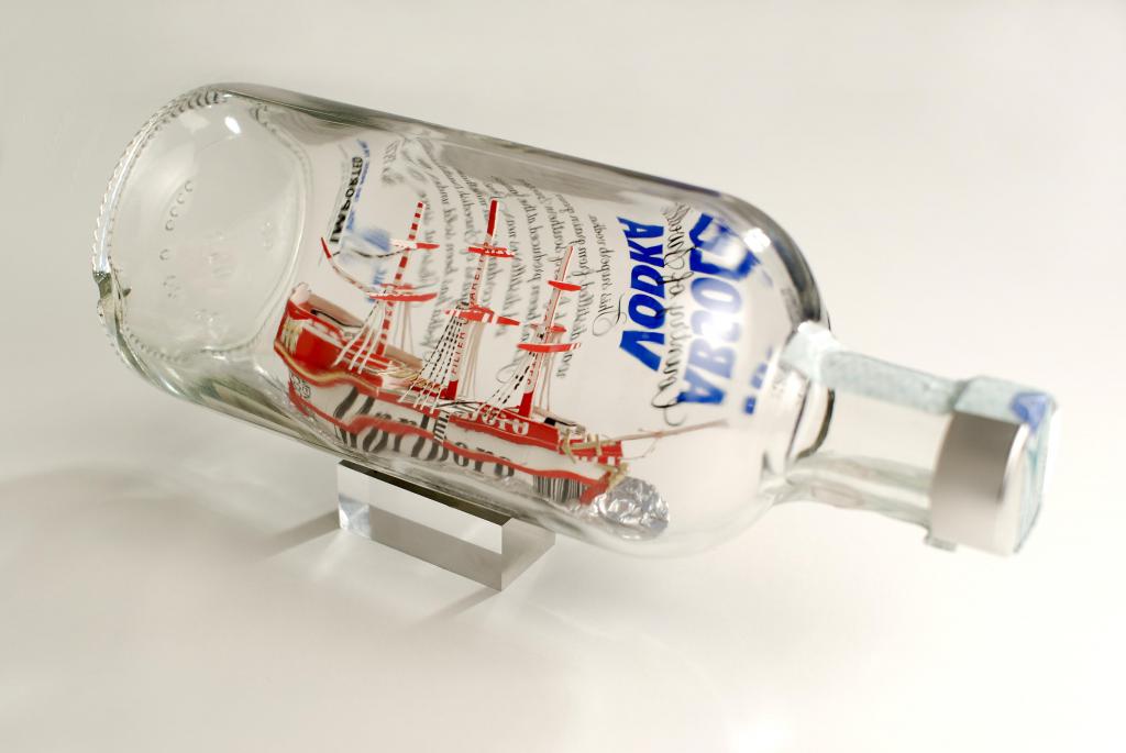 Ship in bottle