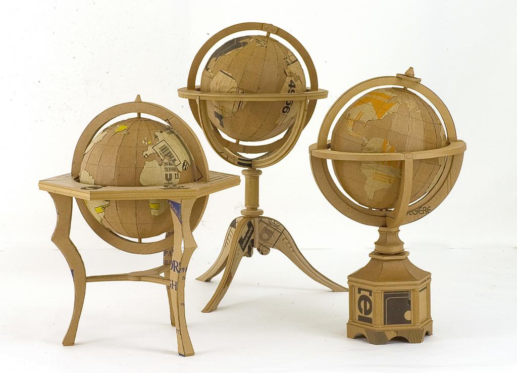 3 globes